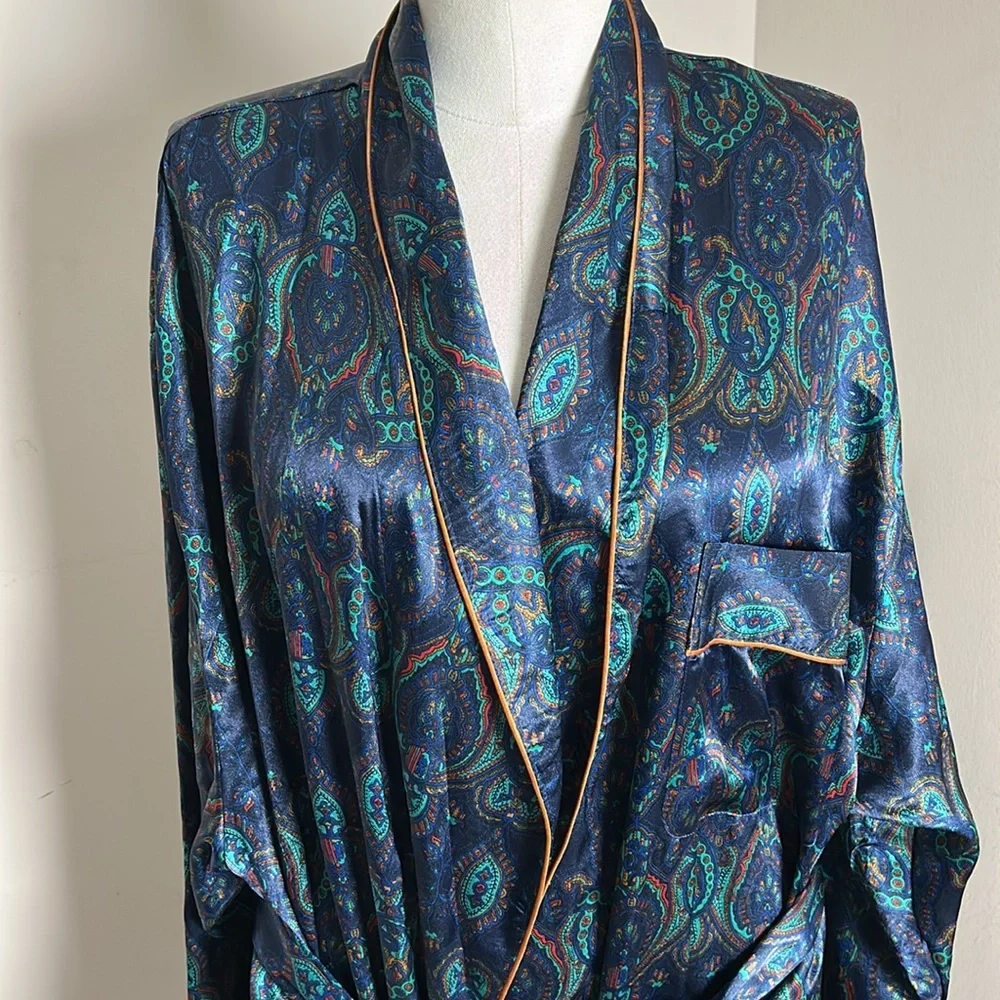 VTG Number 1 London Unisex Satin Elegant Blue Paisley Robe Large X- Large belted - Picture 5 of 14